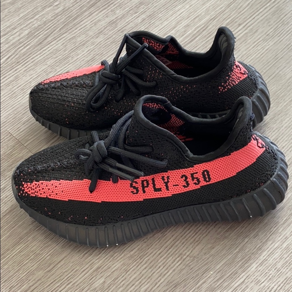 Yeezy Adidas Size 5 Men’s (fits 6.5-7 women)